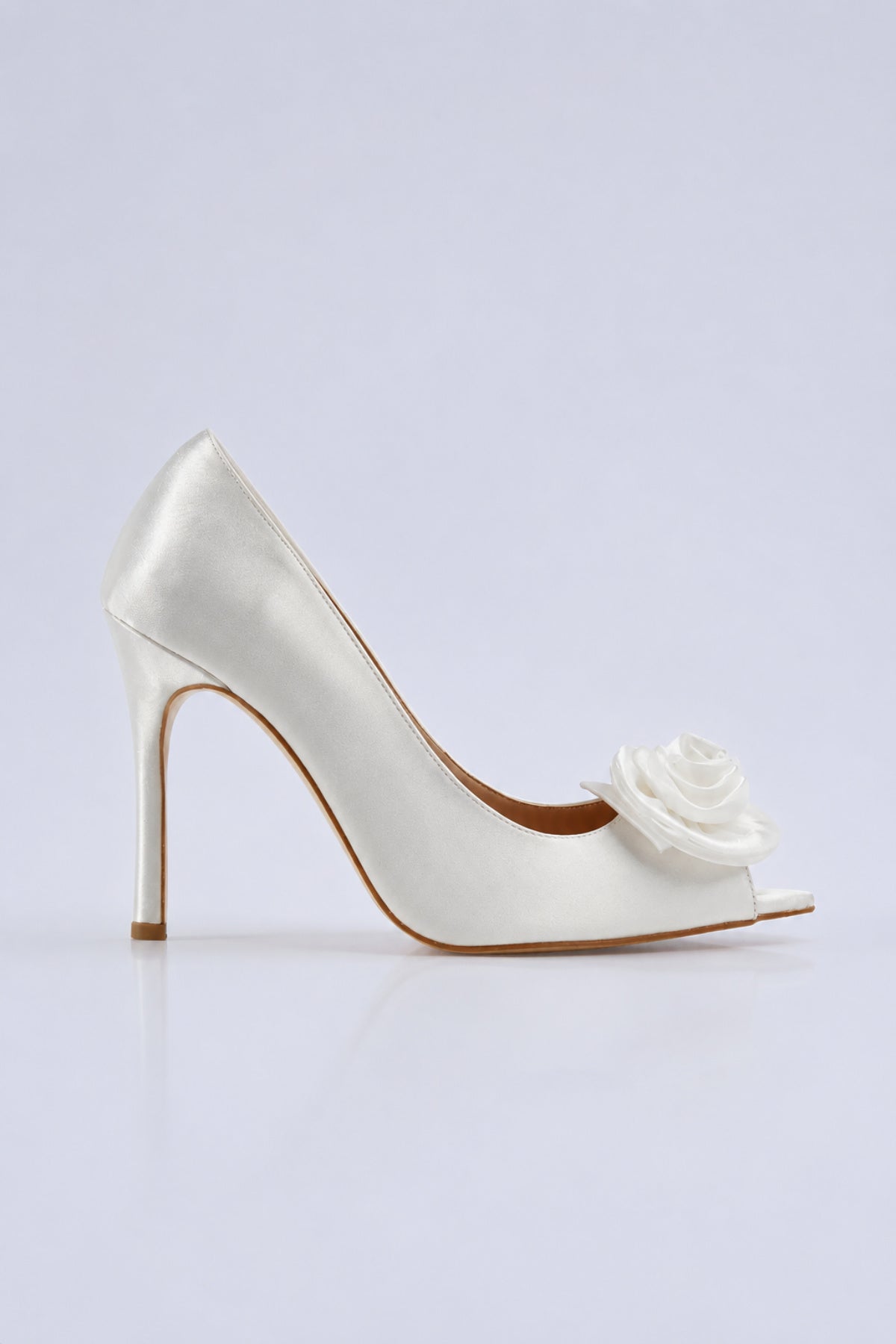 stiletto white pumps heels