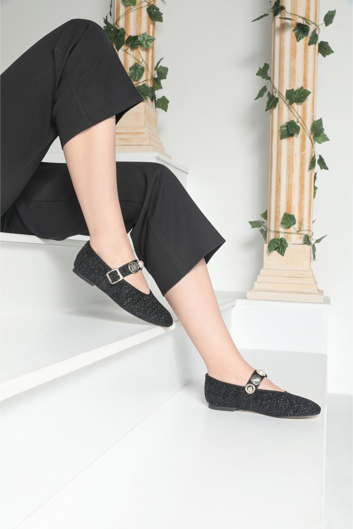 Vespera Pearl Detailed Black Plush Ballerina
