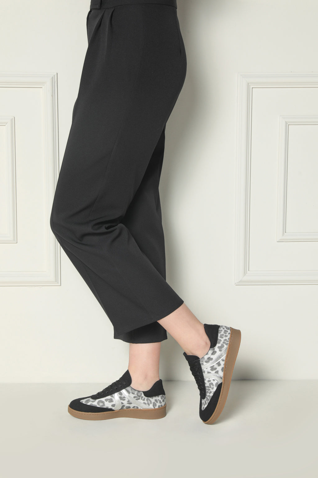 Leontina Siyah Flats