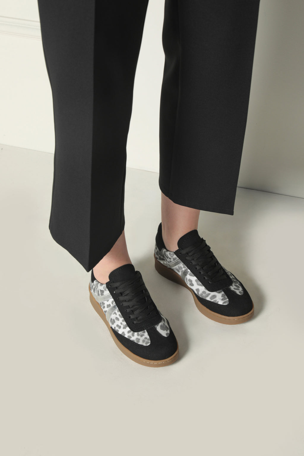 Leontina Siyah Flats