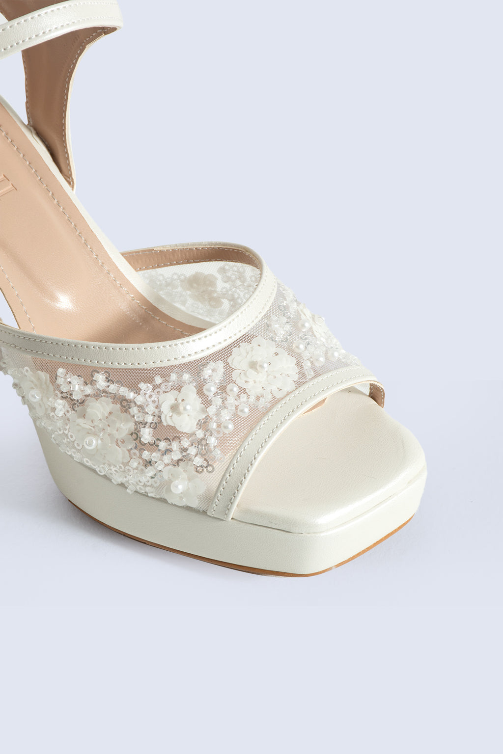 mariel-platformlu-islemeli-gelin-ayakkabisi-tacchi